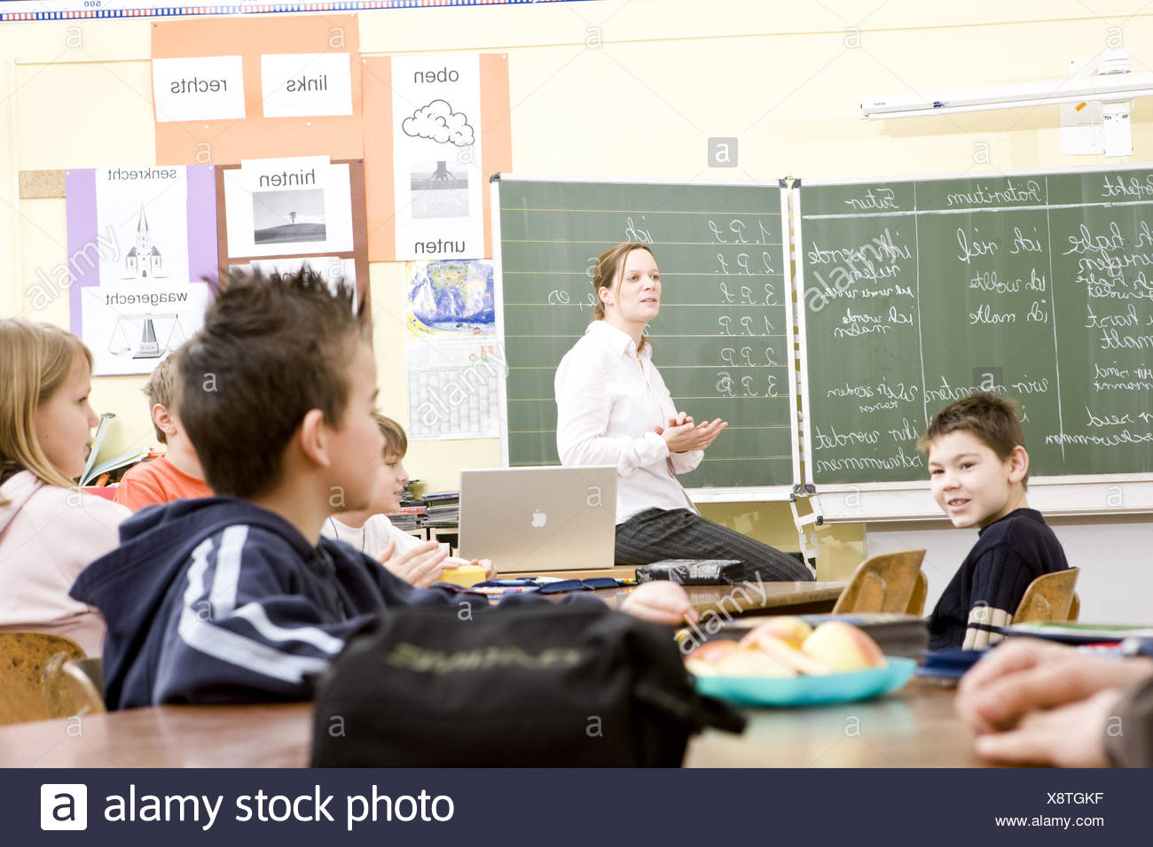 Klassenzimmer Lehrer Schuler Unterricht Stockfotografie Alamy
