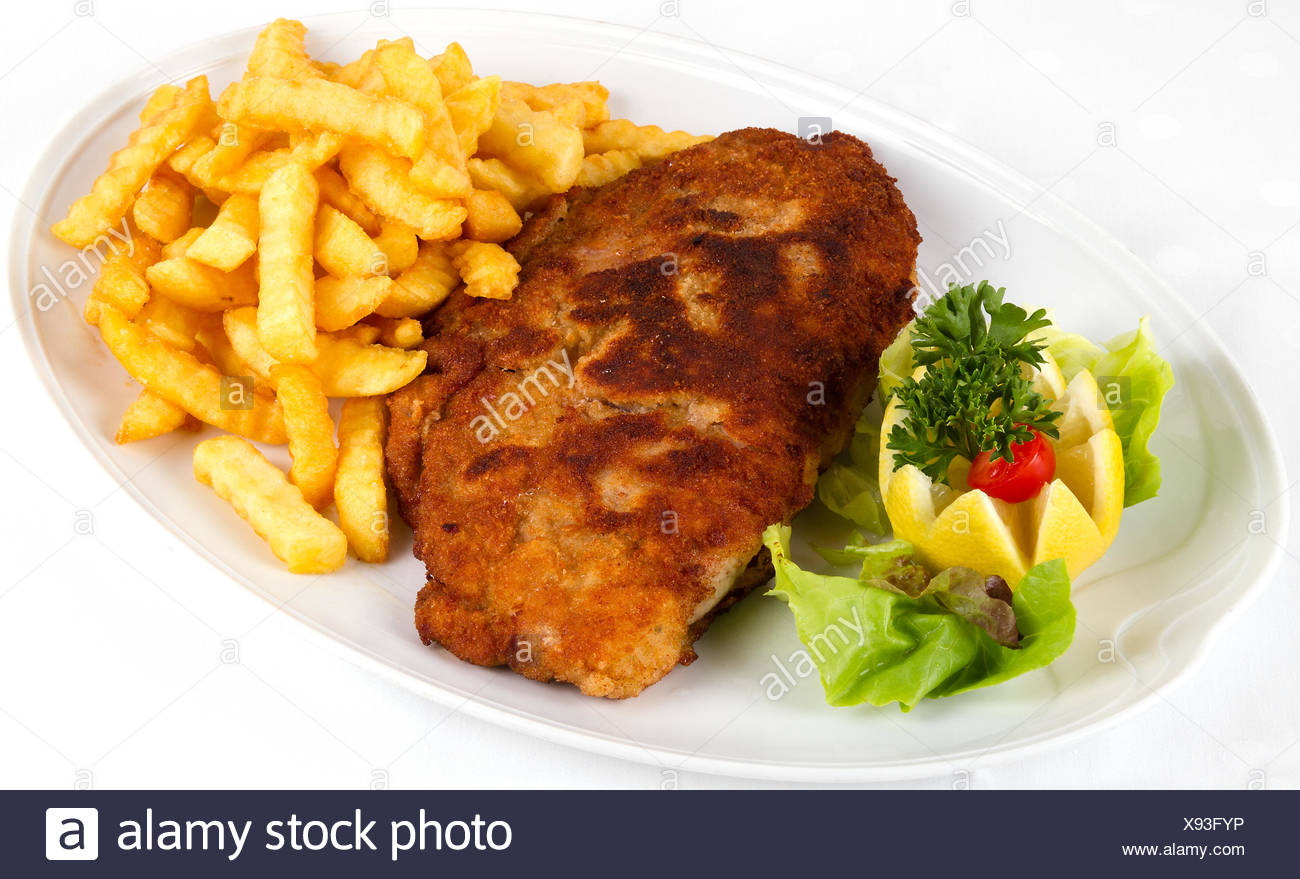 Schnitzel Mit Pommes Und Salat Stockfotografie Alamy