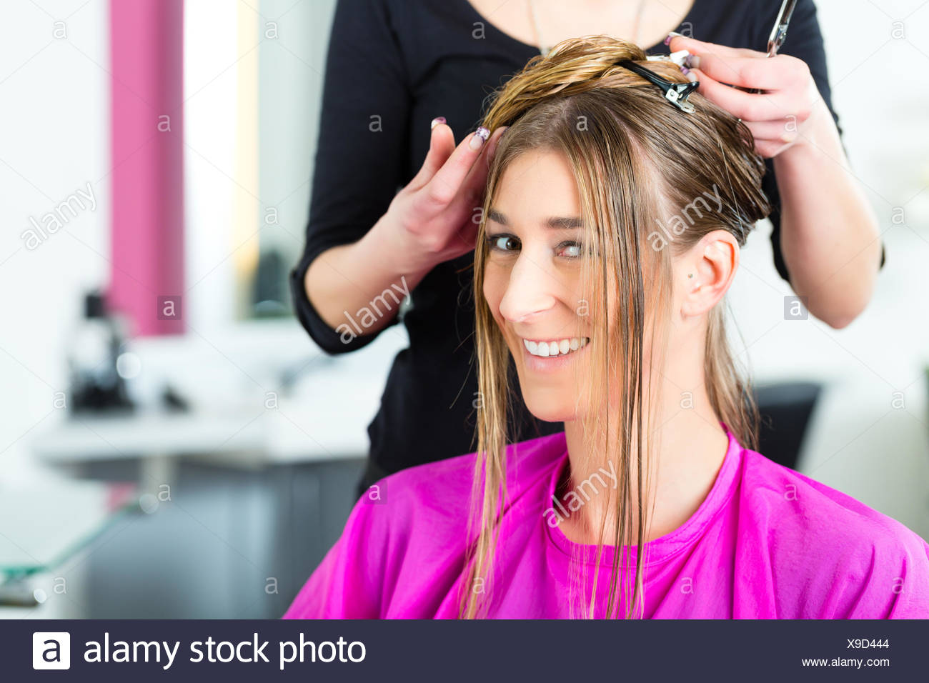 Haircut Woman Stockfotos Haircut Woman Bilder Alamy