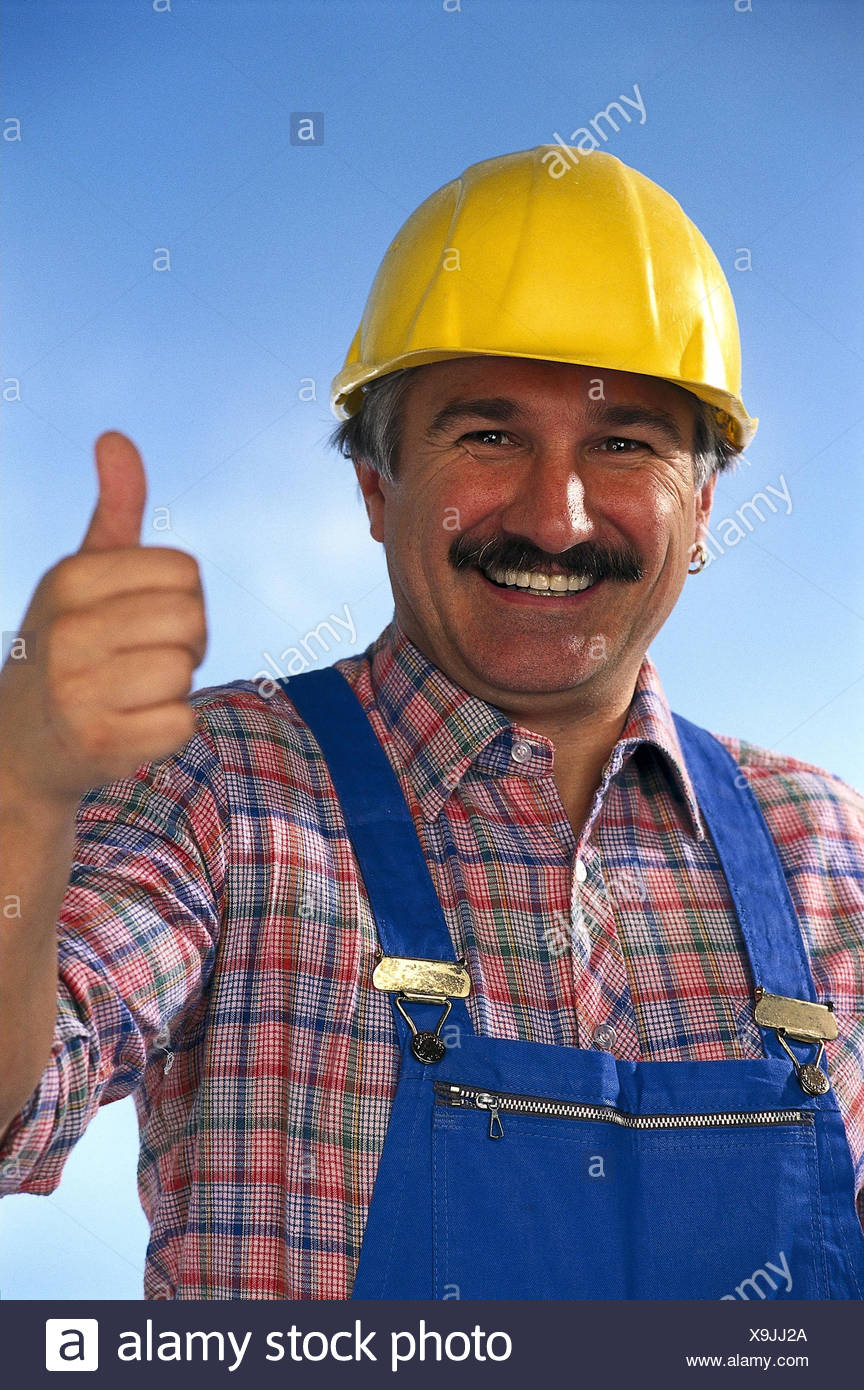 Bauarbeiter Schutzhelm Schutzhelm Geste Hand Figur Nach Oben Portrat Mann Mittleren Alter Mensch Optimistisch Selbstbewusst Bangigkeit Nach Oben Arbeiten Kleider Overalls Ruckfahrkamera Stockfotografie Alamy