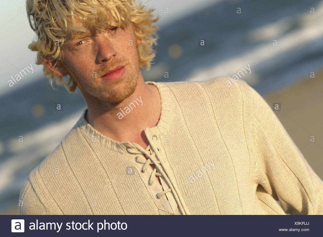 Joung Blonder Mann Mit Einem Drei e Bart Am Strand Stockfotografie Alamy