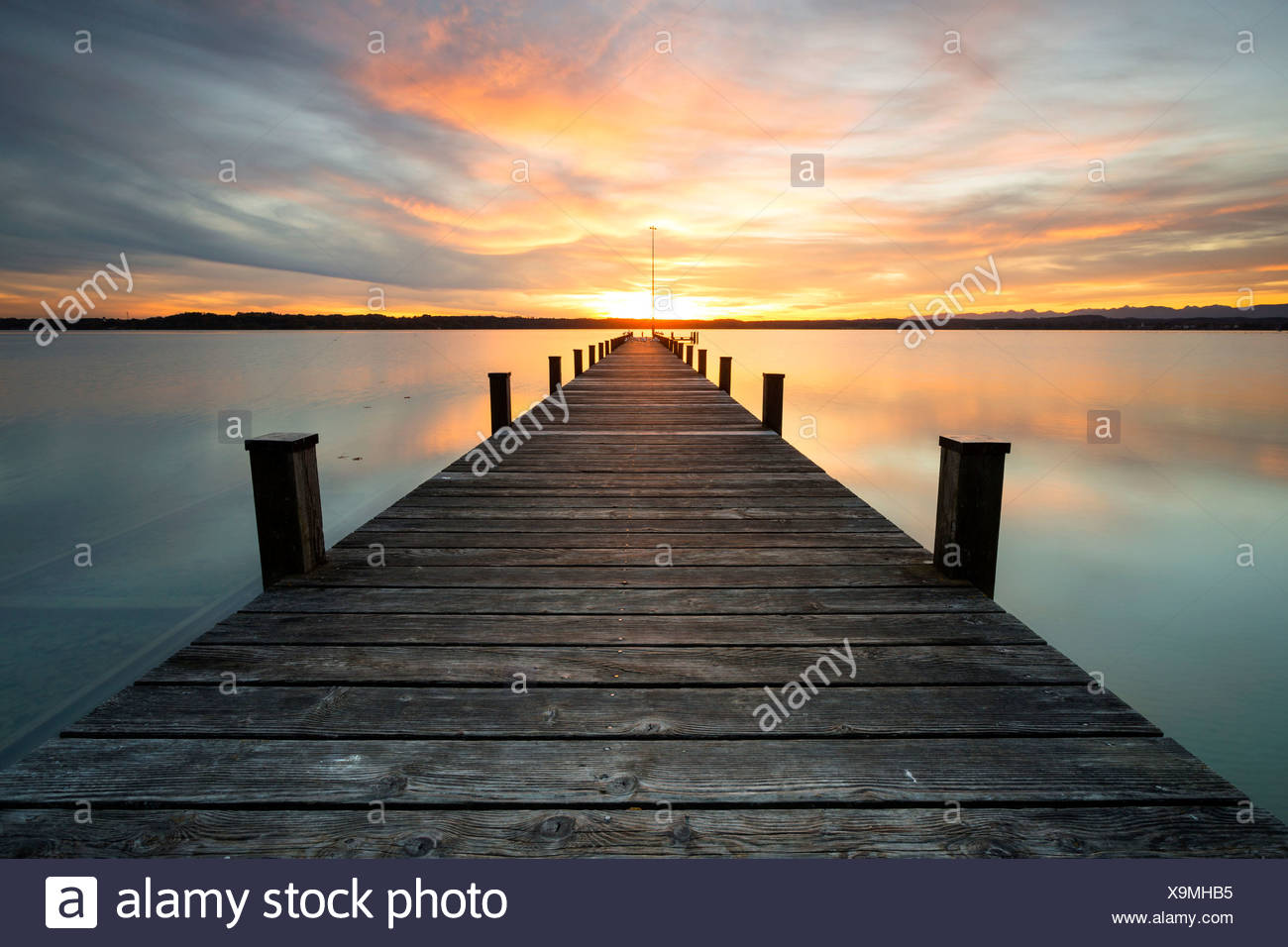 Steg, Sonnenuntergang am Starnberger See bei Ambach, Bayern ... Steg, Sonnenuntergang am Starnberger See bei Ambach, Bayern ...