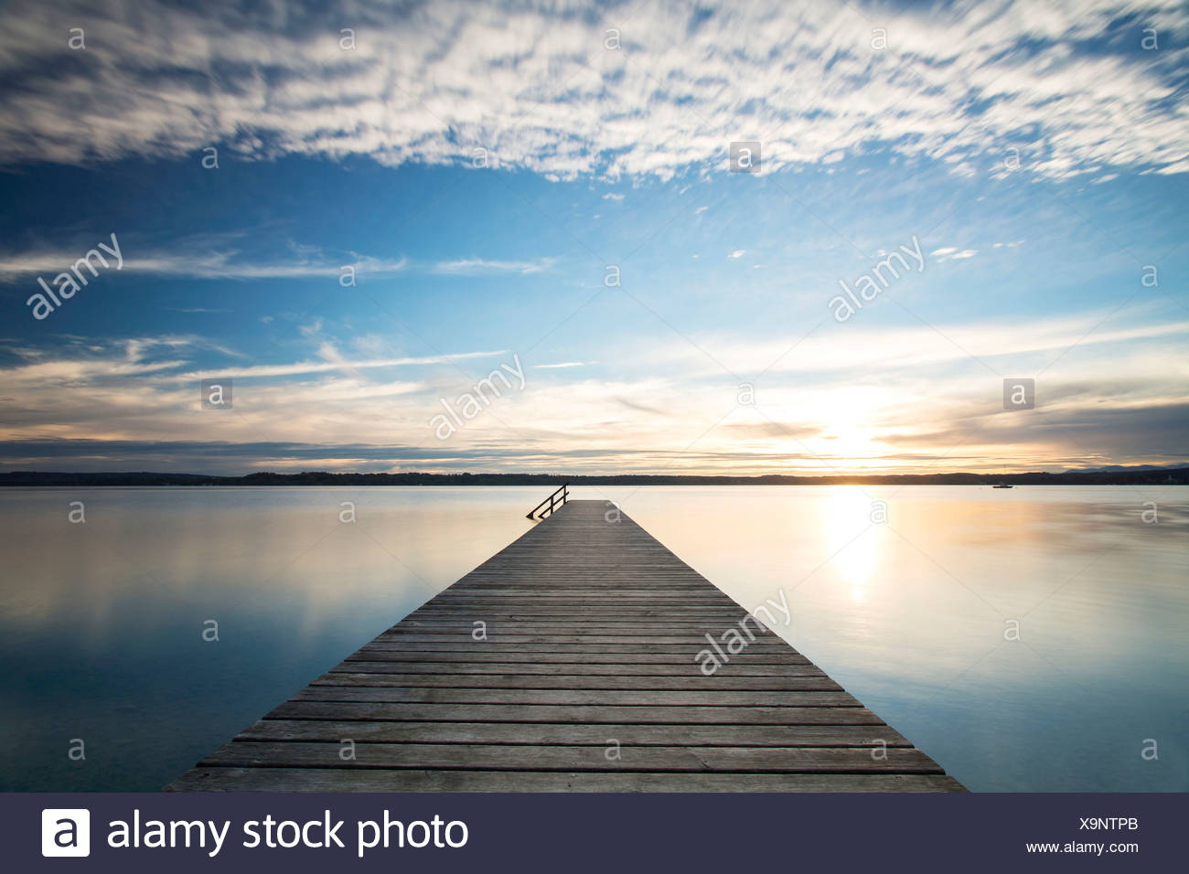 Steg, Abendstimmung am Starnberger See in der Nähe von Ambach ... Steg, Abendstimmung am Starnberger See in der Nähe von Ambach ...
