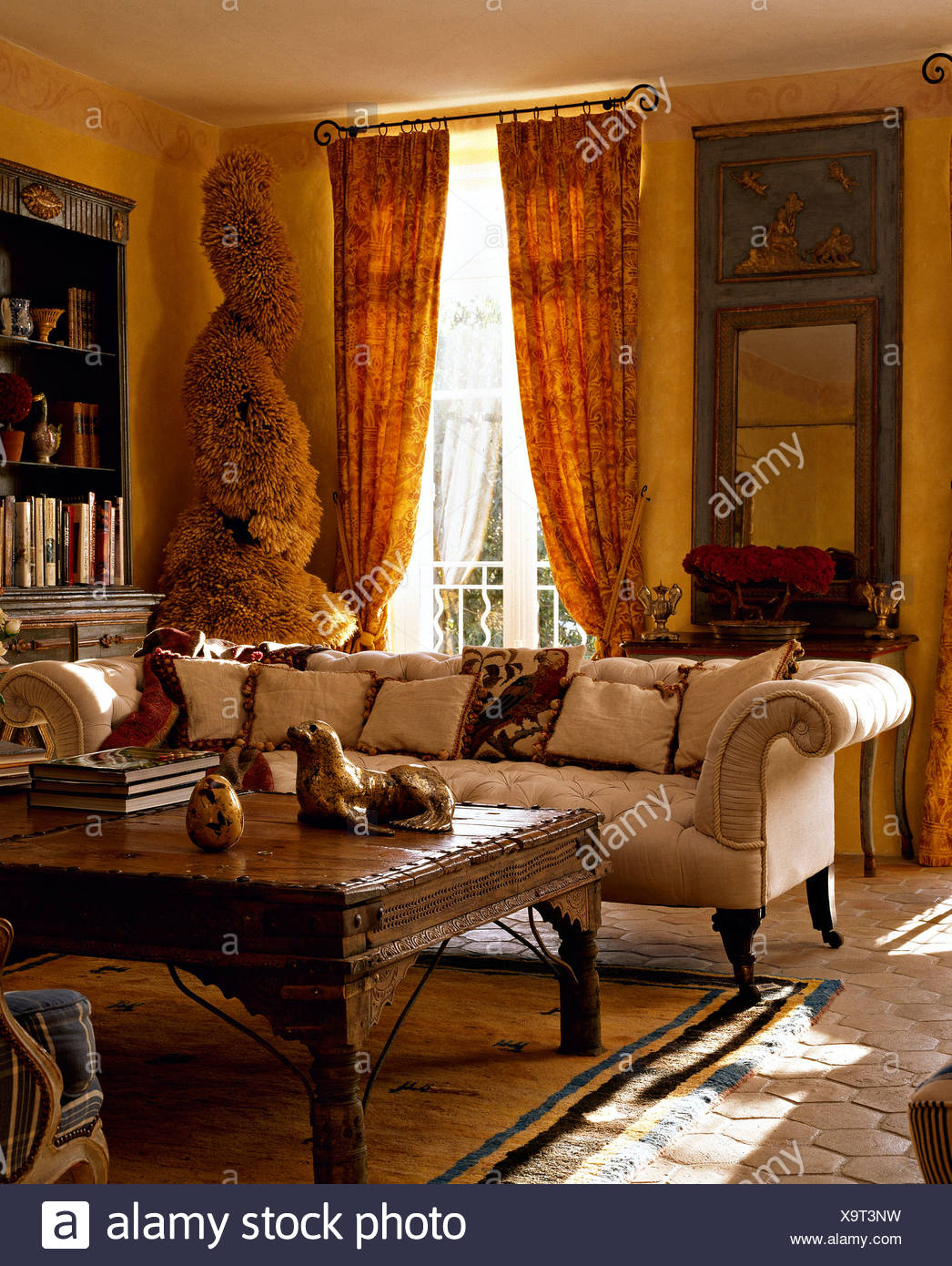 Weissen Chesterfield Sofa Und Couchtisch Indonesischen Stil