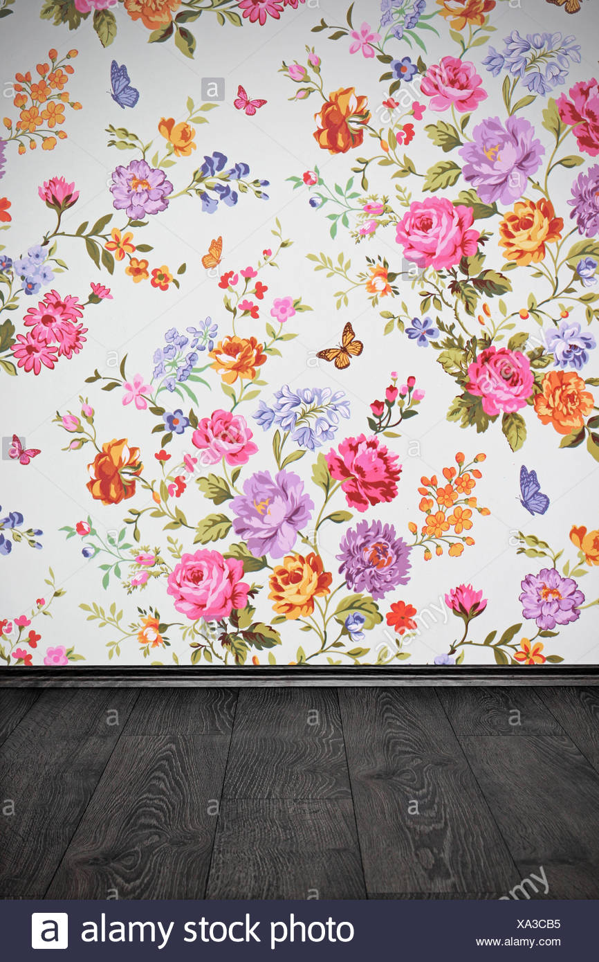 Vintage Zimmer Mit Bunten Blumentapete Und Holzboden Stockfotografie Alamy