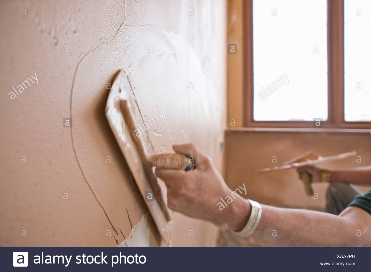 Man Verputzen Wand mit Kelle Stockfoto, Bild: 281738089 - Alamy Man Verputzen Wand mit Kelle Stockfoto, Bild: 281738089 - Alamy