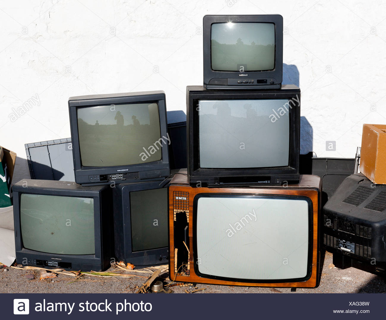 Alte Fernseher Sperrmull Elektronikschrott Stockfotografie Alamy
