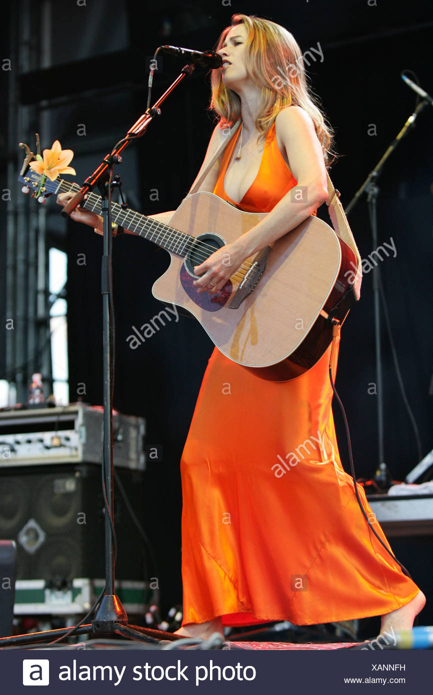Us Amerikanische Singer Songwriterin Heather Nova Die Live Bei Den Festspielen Im Aussenbereich In Dielsdorf Zurich Schweiz Europa Stockfotografie Alamy