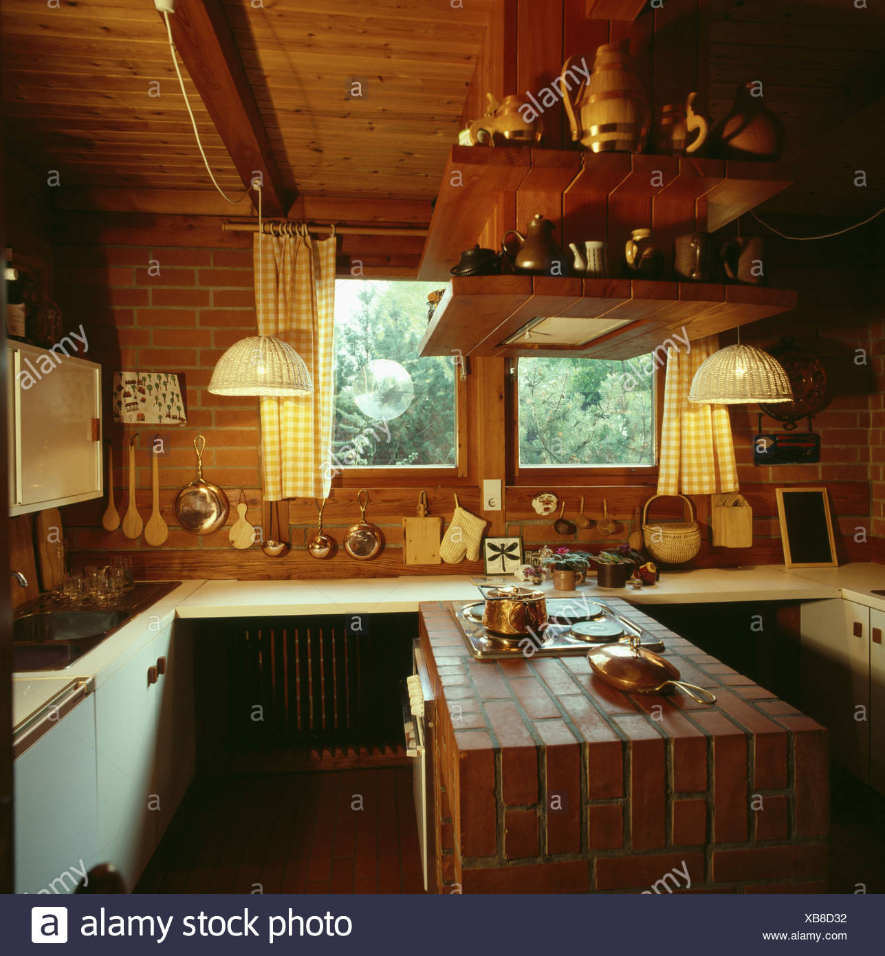 70er Jahre Küche mit hölzernen Decke und Terrakotta ... 70er Jahre Küche mit hölzernen Decke und Terrakotta ...