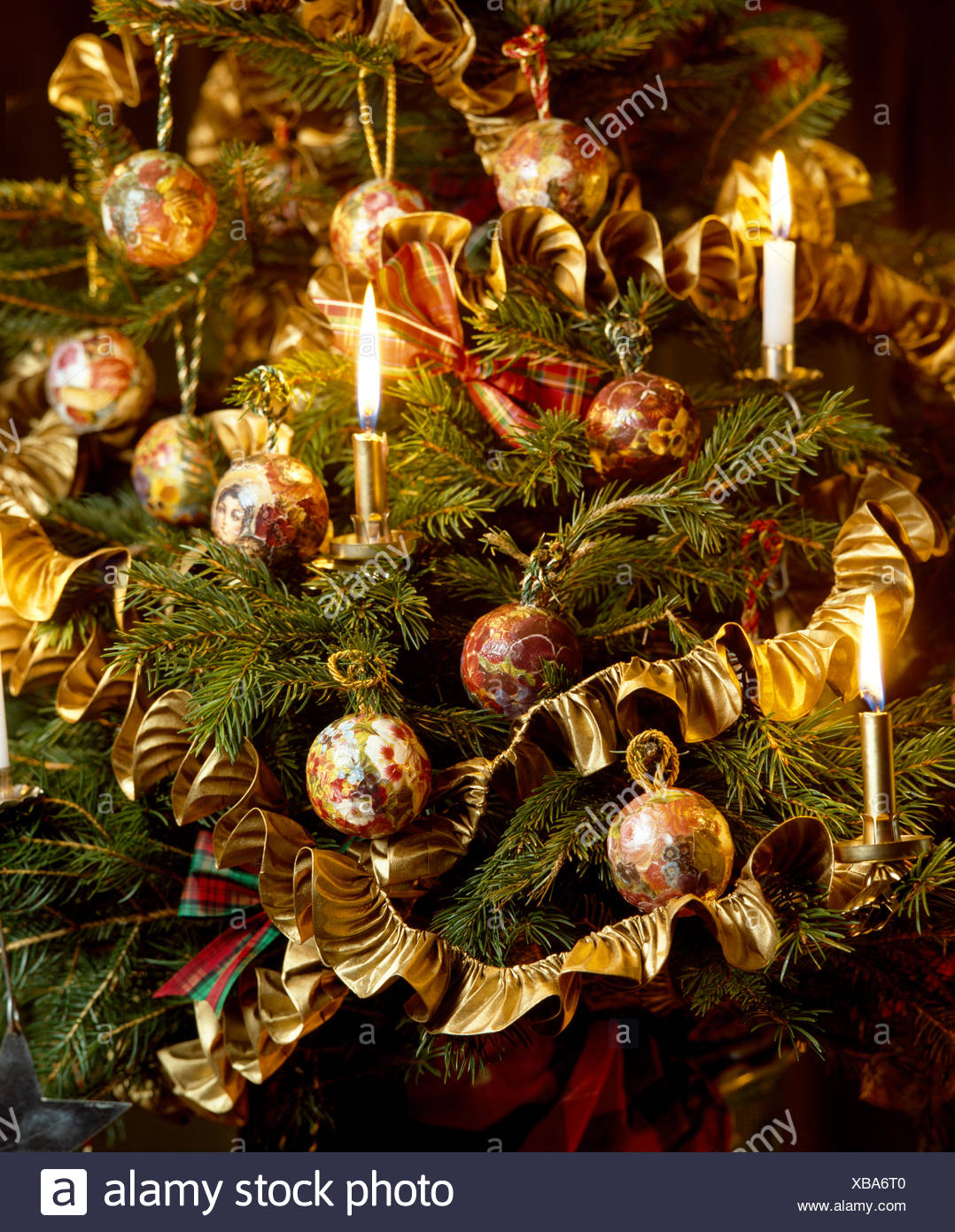 Weihnachtsbaum Kerzen Stockfotos & Weihnachtsbaum Kerzen Bilder Alamy