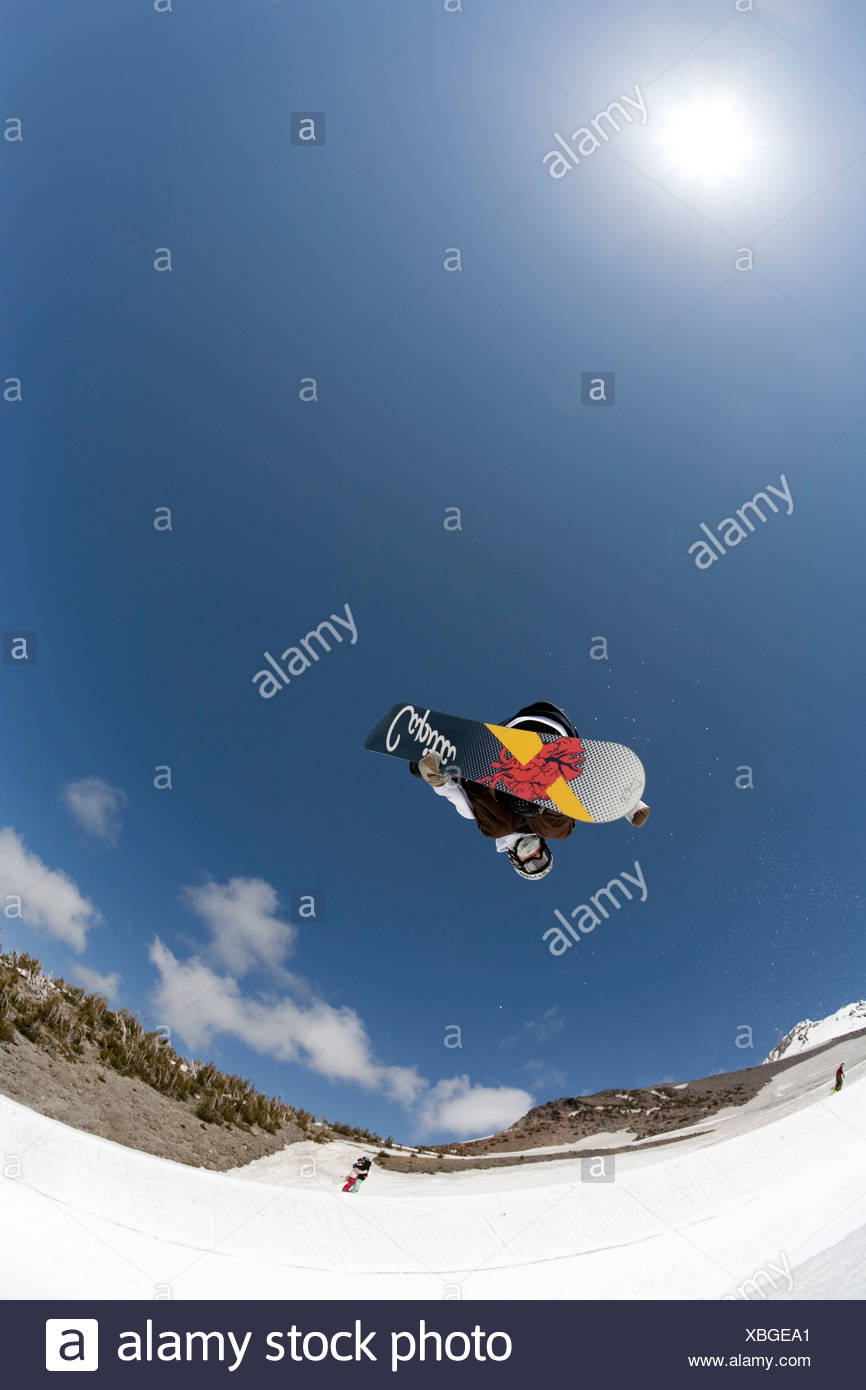 Us Snowboard Team Mitglied Broc Waring Kopfuber Uber Der Half Pipe Mt Hood Wiese Fruhling Trainingslager Mount Hood Oregon Stockfotografie Alamy Us Snowboard Team Mitglied Broc Waring Kopfuber Uber Der Half Pipe Mt Hood Wiese Fruhling Trainingslager Mount Hood Oregon Stockfotografie Alamy