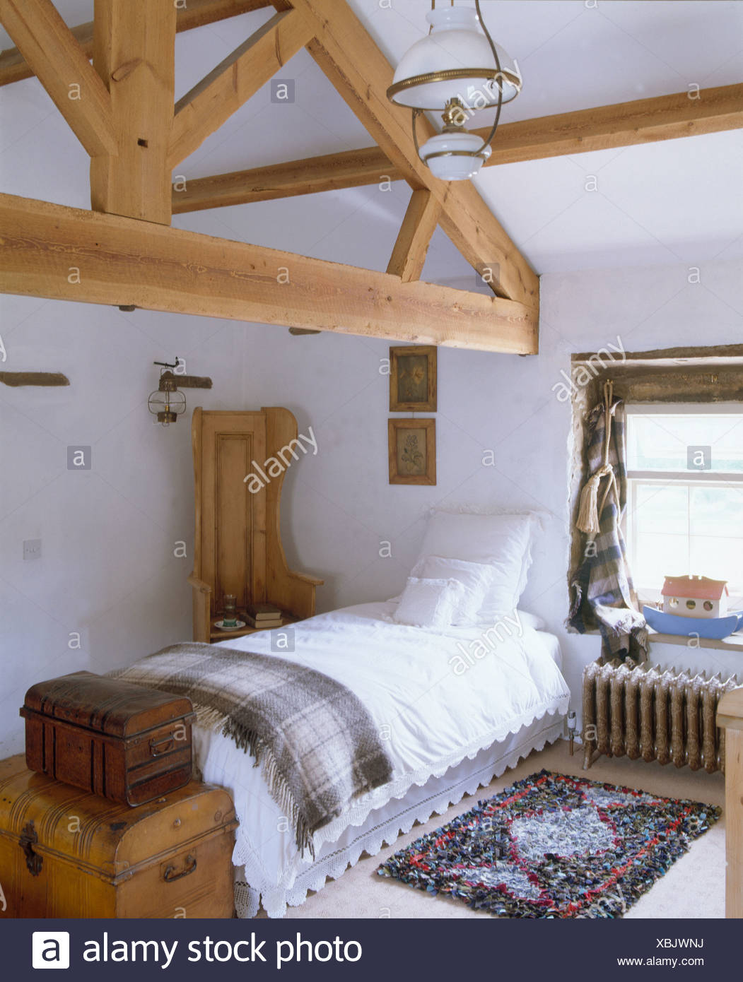 Hölzerne Spitze Balken im Land Loft Conversion Schlafzimmer mit Hölzerne Spitze Balken im Land Loft Conversion Schlafzimmer mit