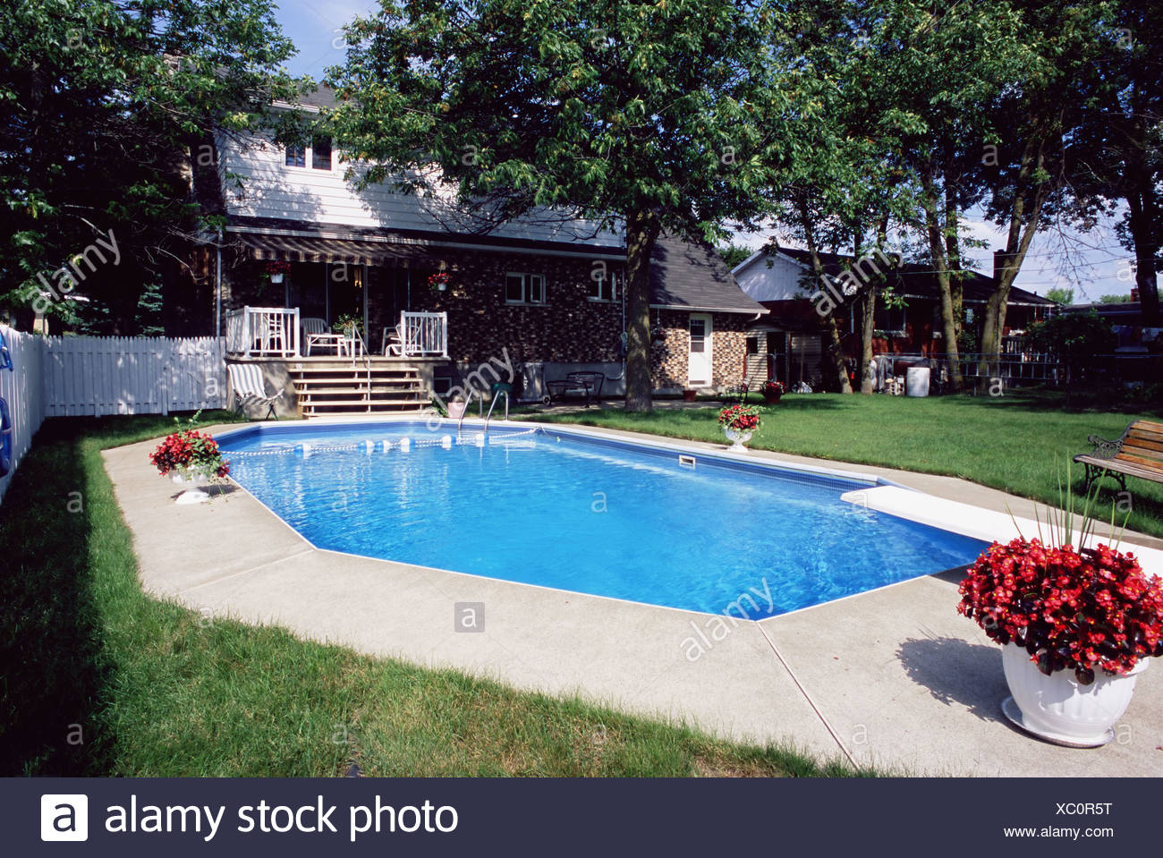 Schwimmbad Im Garten Stockfoto Bild 282759956 Alamy