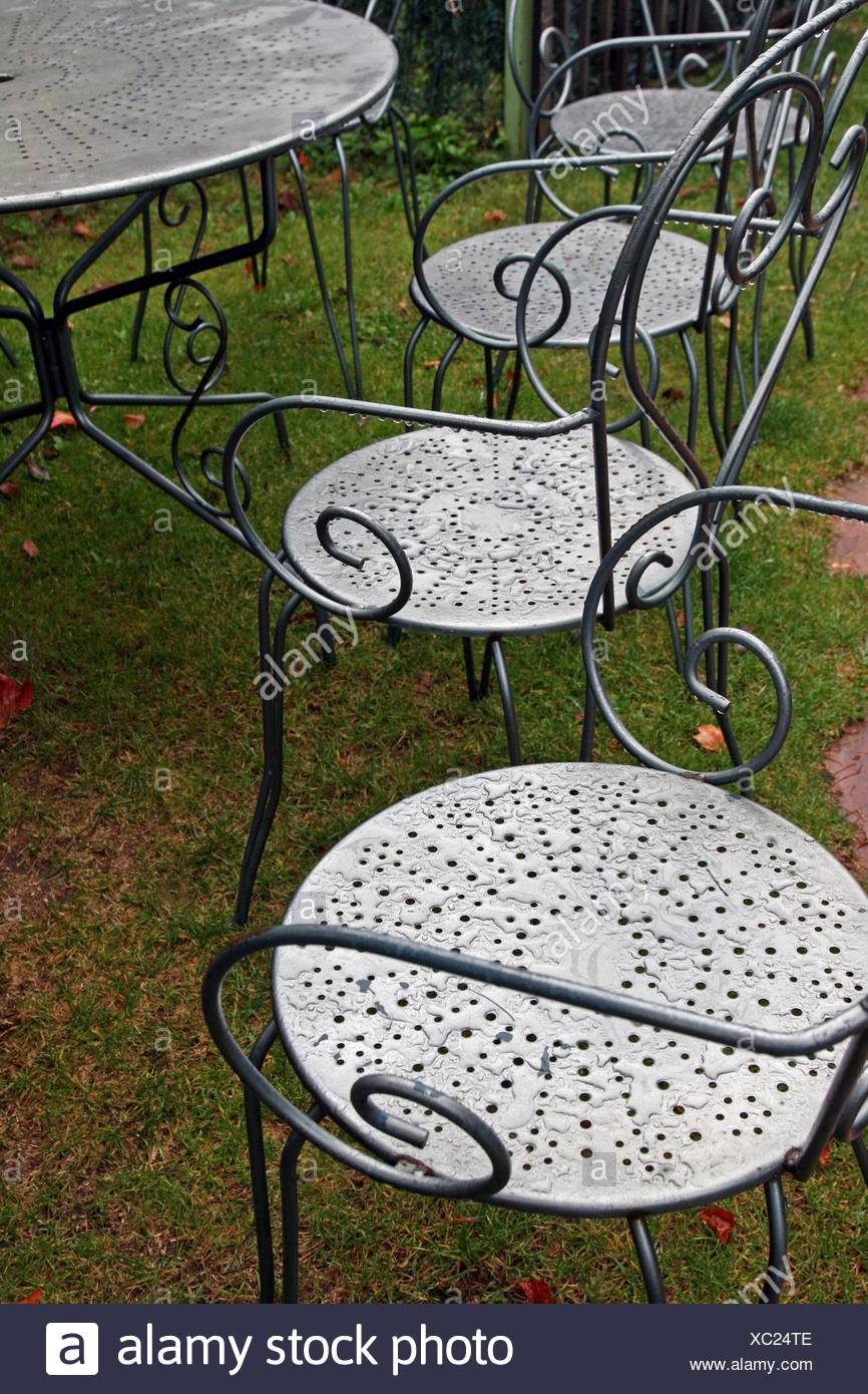 Metall Gartenstuhle Stockfoto Bild 282789486 Alamy