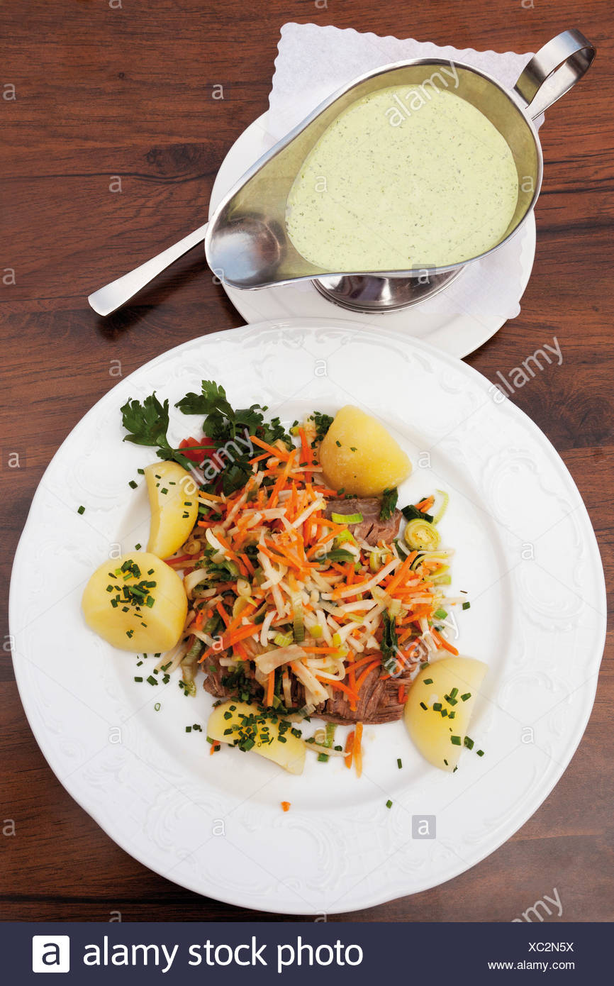 Tafelspitz Mit Julienne Gemuse Salzkartoffeln Und Frankfurter