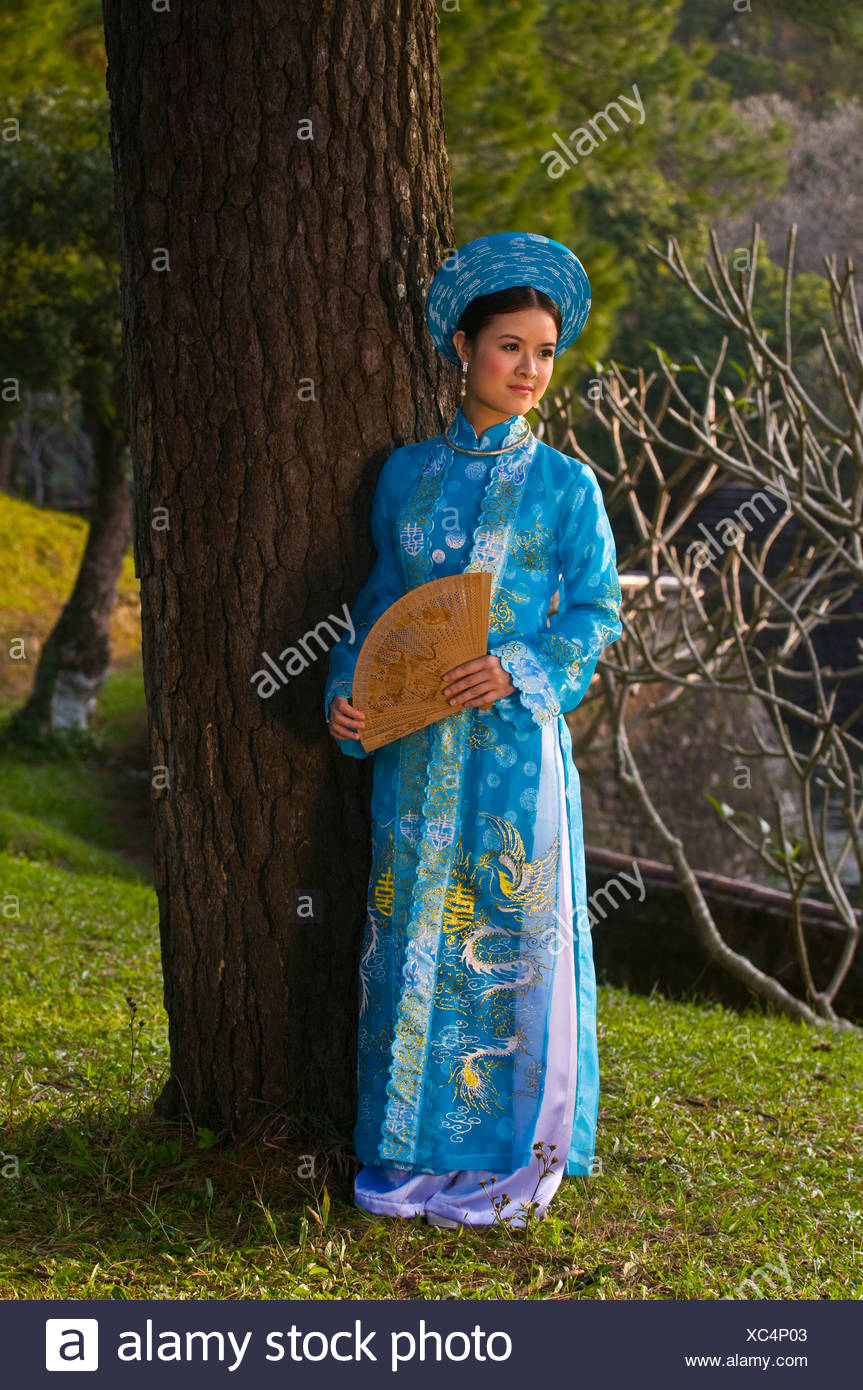 Vietnamese Bridal Costume Stockfotos Und Bilder Kaufen Alamy
