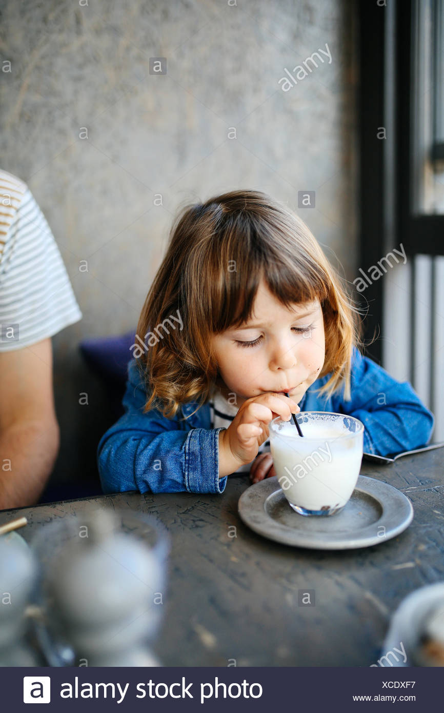 Mädchen im cafe kennenlernen