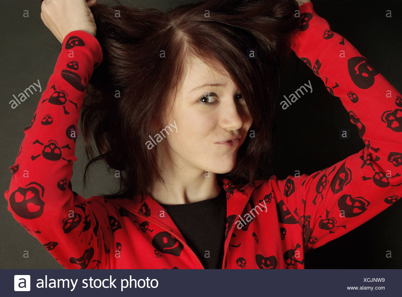 Wilde Haare Frisur Teenager Pflege Der Haare Unzufrieden Unzufriedenheit Finger Teen Stockfotografie Alamy