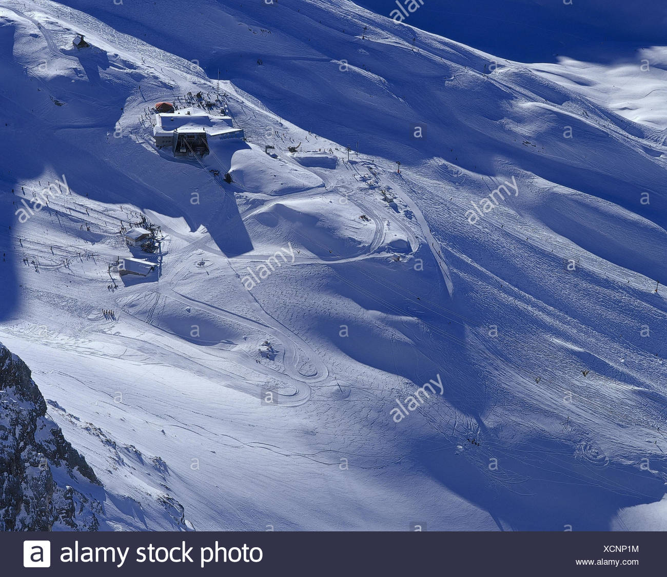 Deutschland Zugspitze Schnee Fernen Plateau Skifahrer Winter Oberbayern Werdenfelser Bayern Alpen Berge Skifahren Bereich Skilifte Ski Piste Wintersport Stockfotografie Alamy