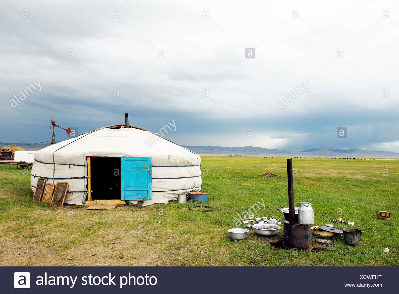 Mongolei Hentii Bezirk Heimat Von Dschingis Khan Nomadenfamilie Installiert Um Binder Stockfotografie Alamy