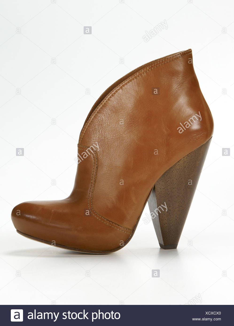 Ausgeschnittene Stiefeletten Stockfotos & Ausgeschnittene Ausgeschnittene Stiefeletten Stockfotos & Ausgeschnittene