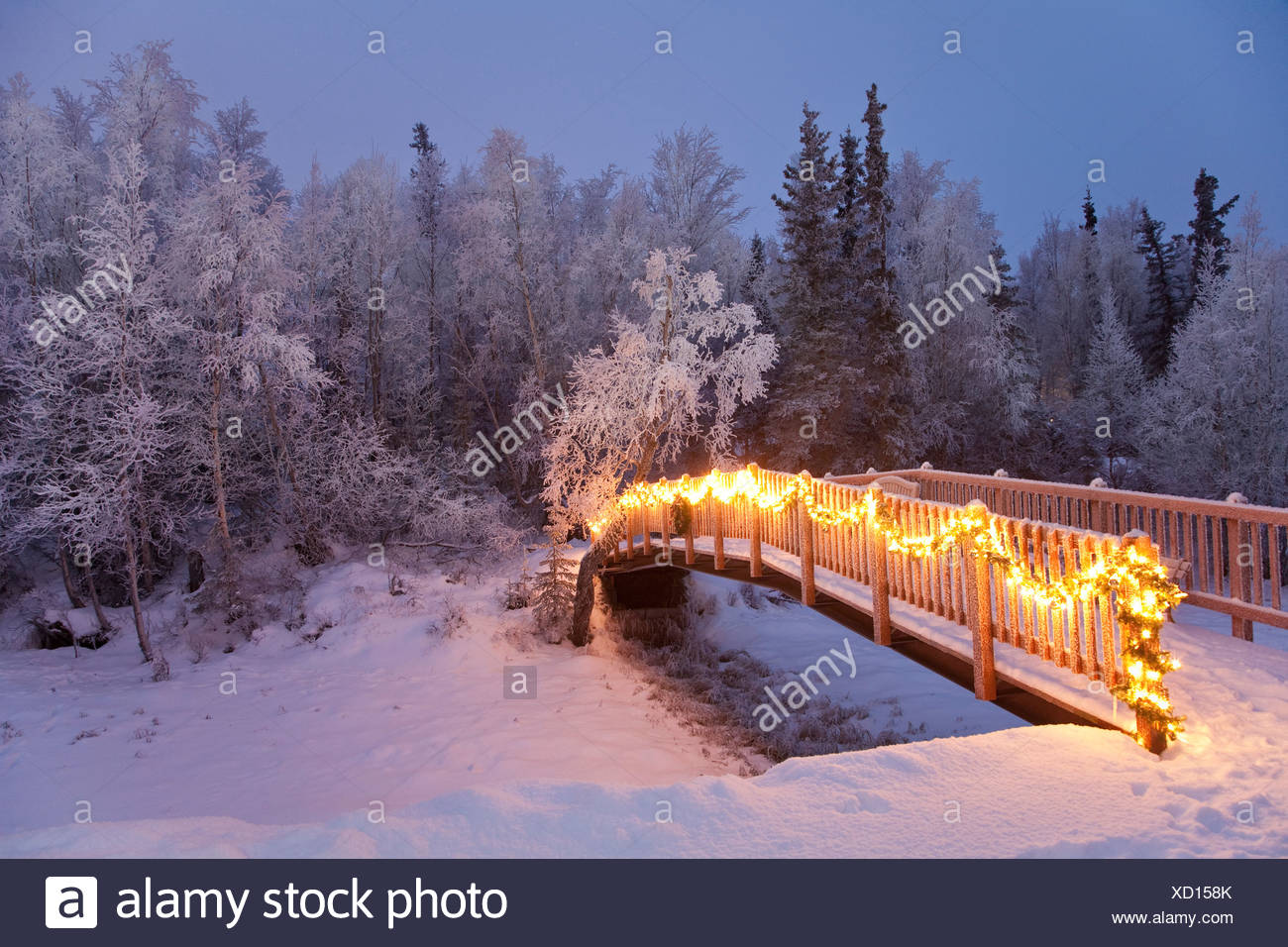 Weihnachtsbeleuchtung Nacht Schnee Stockfotos Und Bilder Kaufen Alamy
