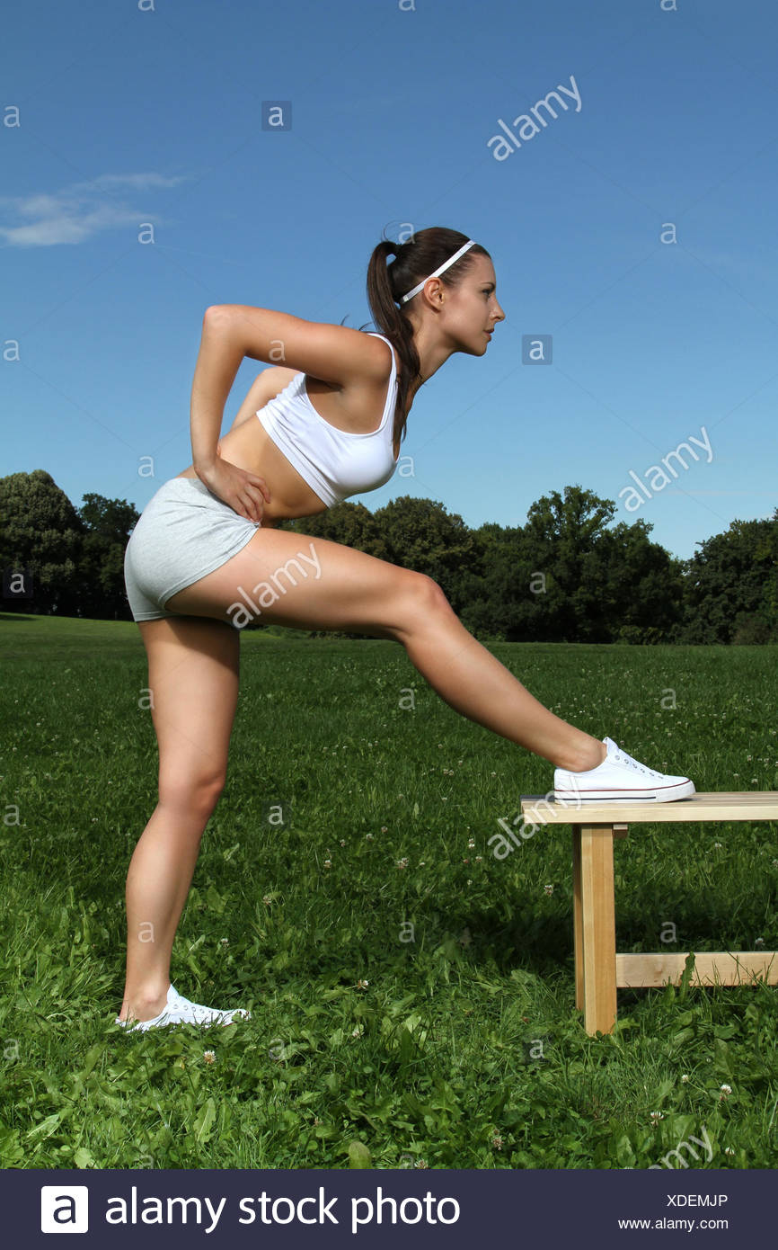Frau Sport Sport Starke Muskeln Faust Haare Sportlich Sportlich Drahtig Stockfotografie Alamy