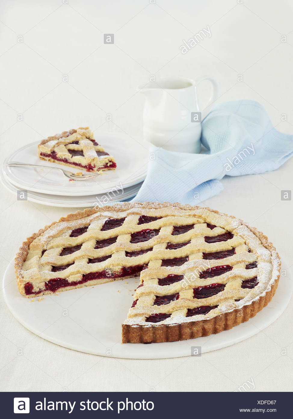 Linzertorte Mandel Und Himbeere Gitter Torte Stockfoto Bild