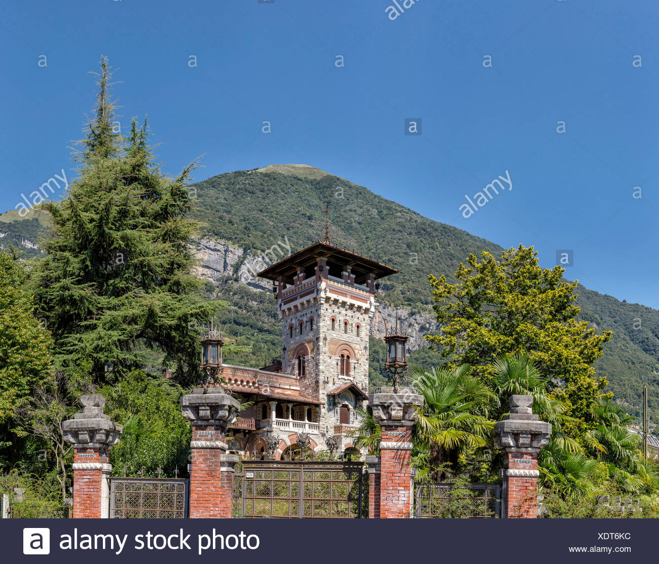 Italien Europa Tremezzina Lombardia Lombardei Villa Pessina Lago Di Como Burg Wald Holz Baume Sommer Berge Hil Stockfotografie Alamy