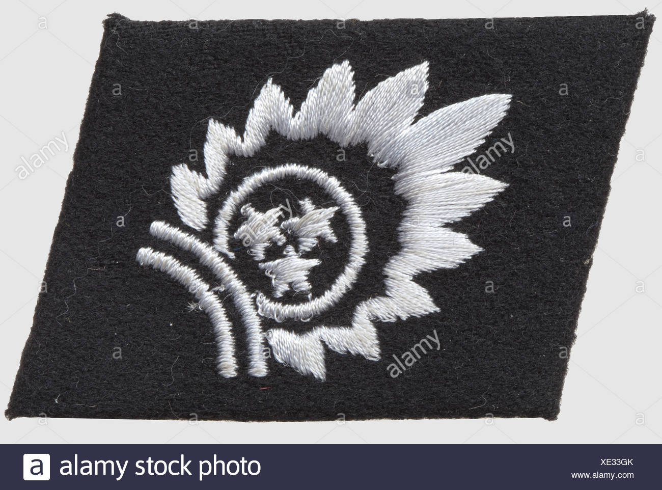 Kragenaufnaher Fur Die 15 Waffen Ss Division Lettland Aus Schwarzer Wolle Mit Rzm Maschinengesticktem Motiv Selten Historisch Historisch 1930er 20 Jahrhundert Geheimdienst Sicherheitsdienst Geheimdienste Sicherheitsdienste Polizei