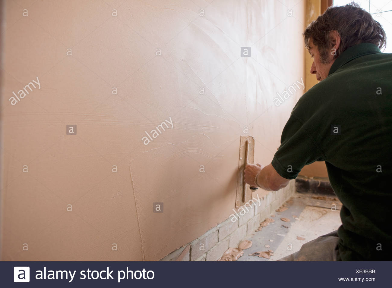 Man Verputzen Wand mit Kelle Stockfoto, Bild: 284045871 - Alamy Man Verputzen Wand mit Kelle Stockfoto, Bild: 284045871 - Alamy