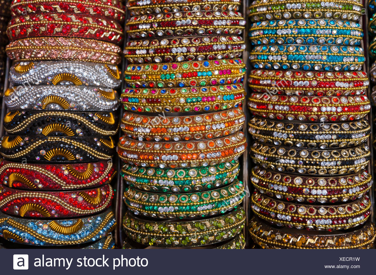 Glas Armreifen Stockfotos Und Bilder Kaufen Alamy