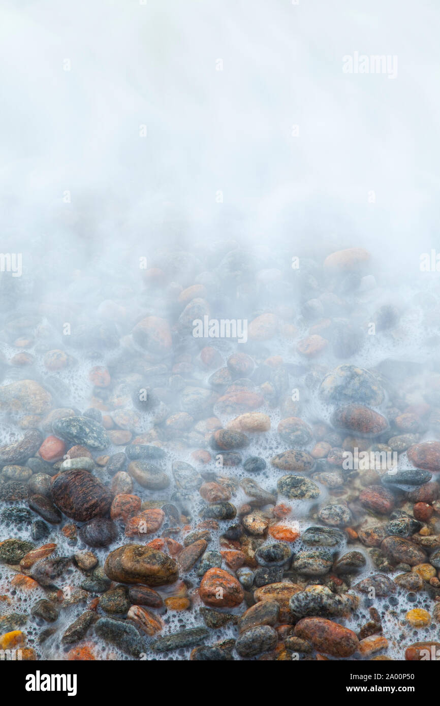 Diseños de agua y roca (piedras y características del agua). Playa Dail Beag Playa. La Isla de Lewis. Outer Hebrides. Escocia, Reino Unido Foto de stock