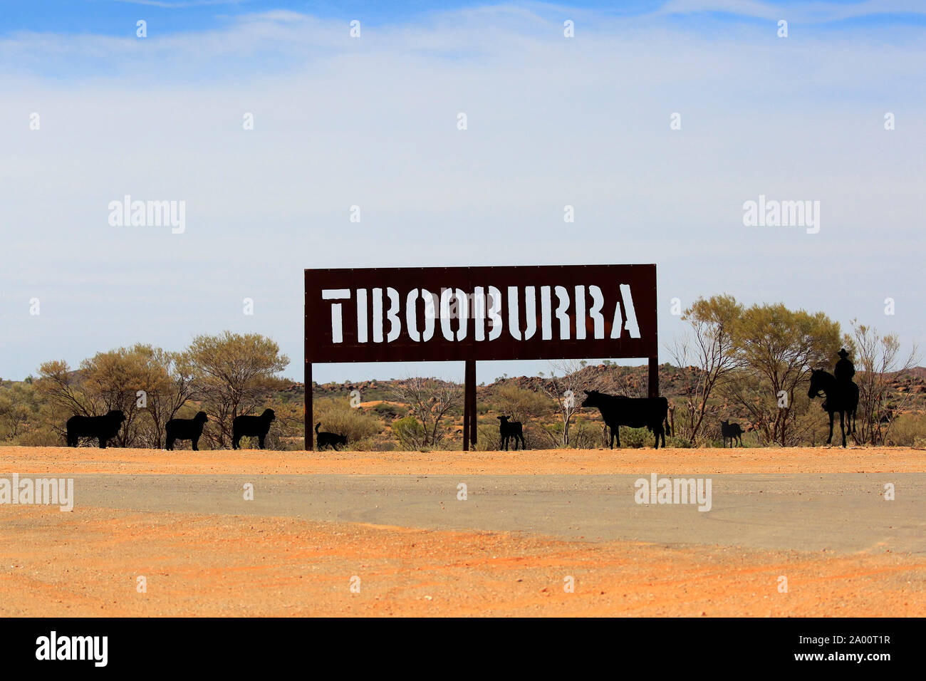 Signo Tibooburra, entrada al pueblo signo bienvenido a Tibooburra en far west South Wales, Nueva Gales del Sur, Australia Foto de stock