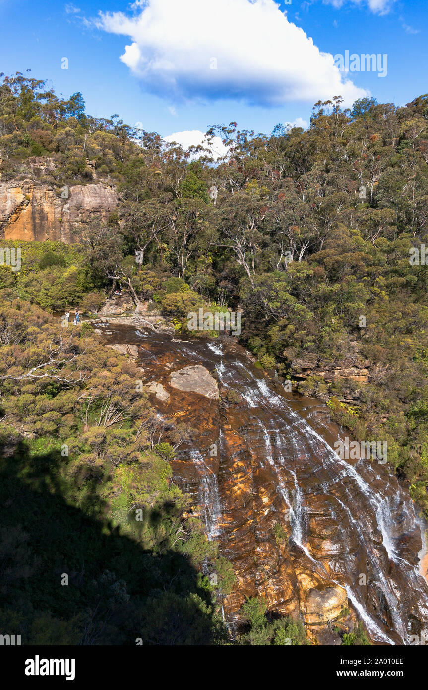 Paisaje con cascada. Wentworth Falls en el Parque Nacional Blue Mountains. Nueva Gales del Sur, Australia Foto de stock