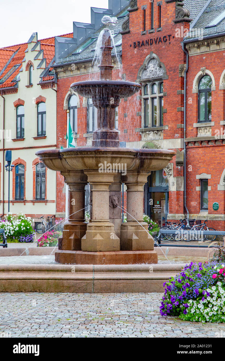 Fuente situada en el centro de la ciudad, Kristiansands, Noruega. Foto de stock