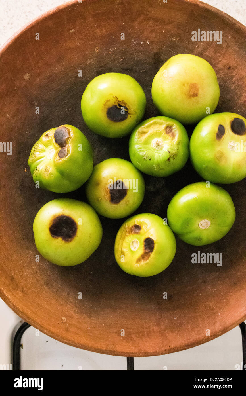 Tomatillos verdes asados fotografías e imágenes de alta resolución Alamy