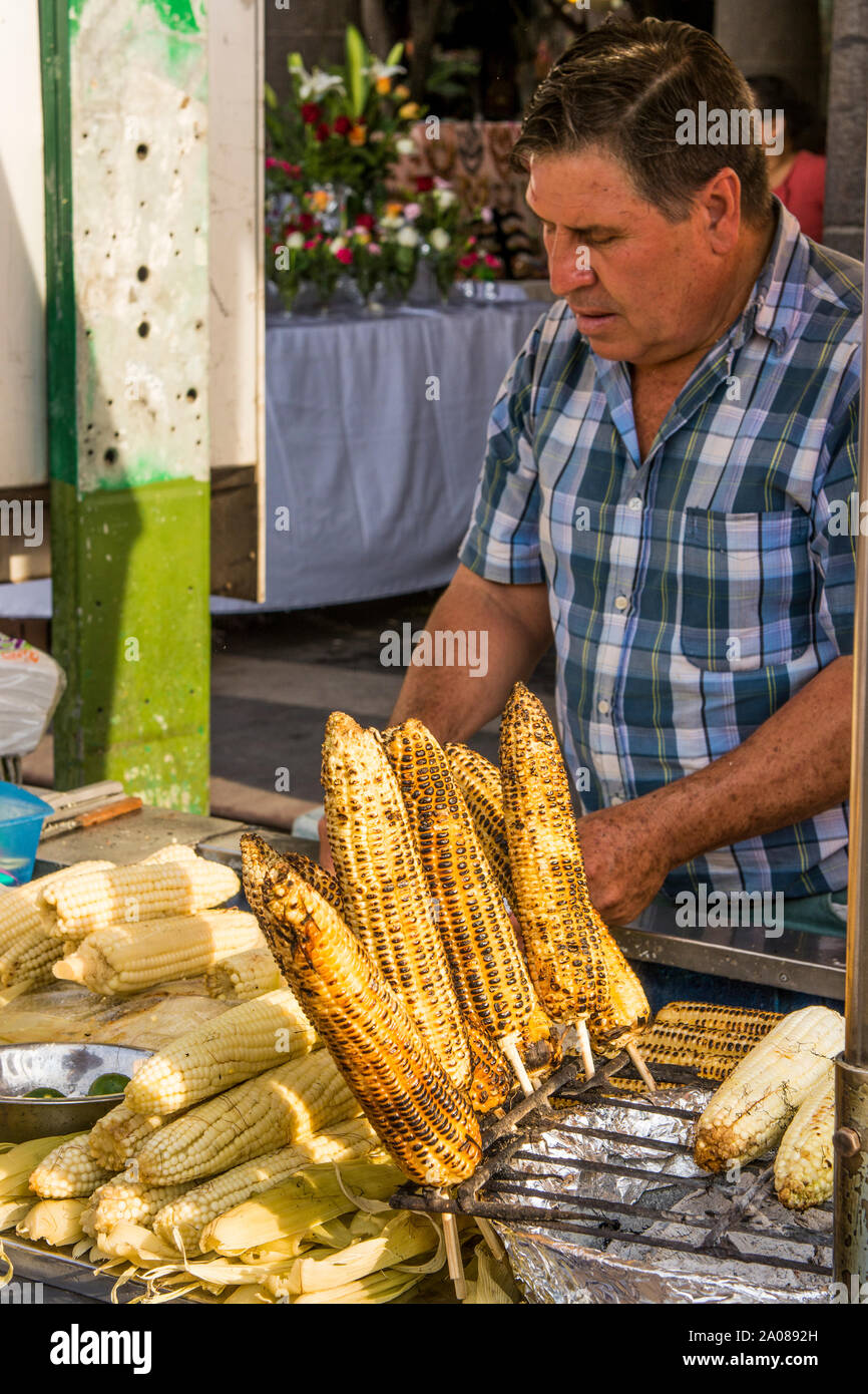 Maíz tostado, Tlaquepaque, cerca de Guadalajara, Jalisco, México. Foto de stock