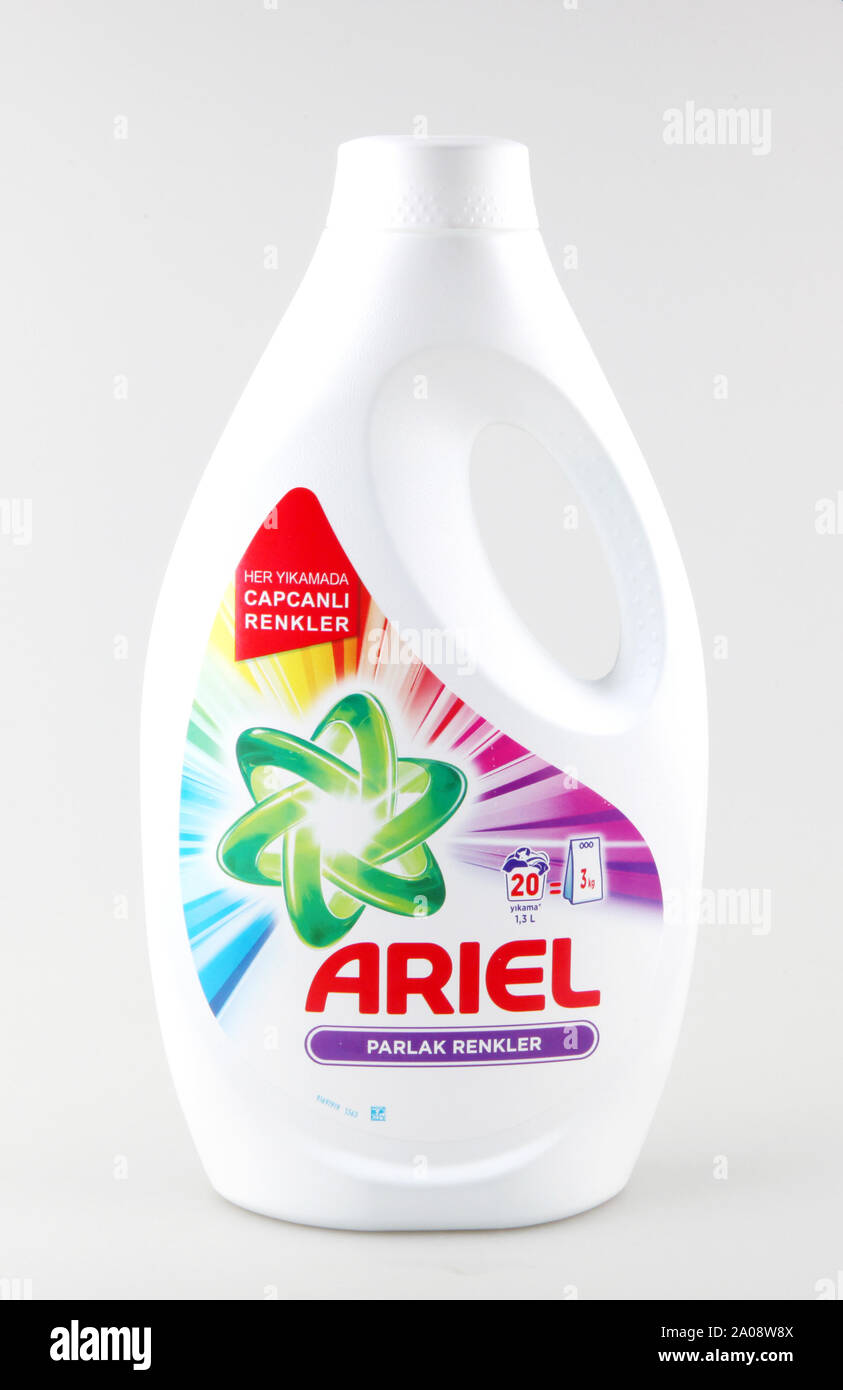 Pomorie, Bulgaria - Septiembre 06, 2019: Ariel - detergente líquido. Ariel  es una línea de comercialización de detergentes para ropa hecha por Procter  & Gamble Fotografía de stock - Alamy