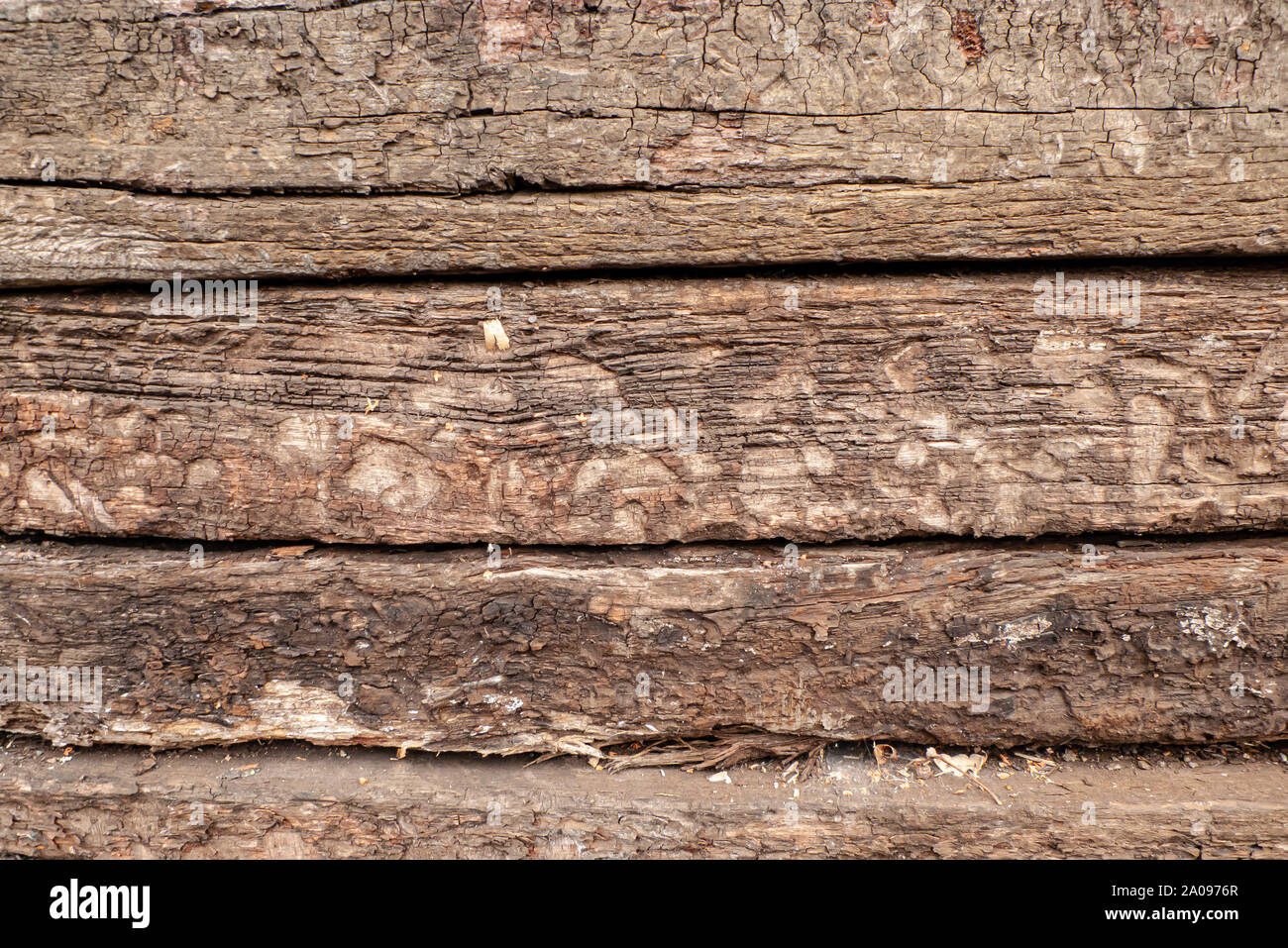 Traviesas de madera fotografías e imágenes de alta resolución - Alamy