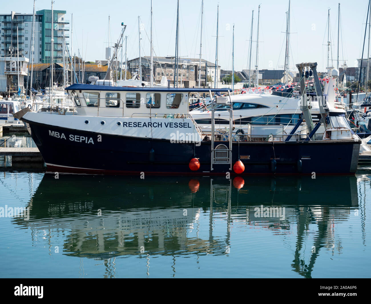 Asociación de Biología Marina del buque de investigación 'Sepia' en Sutton Harbour, Plymouth, Reino Unido Foto de stock