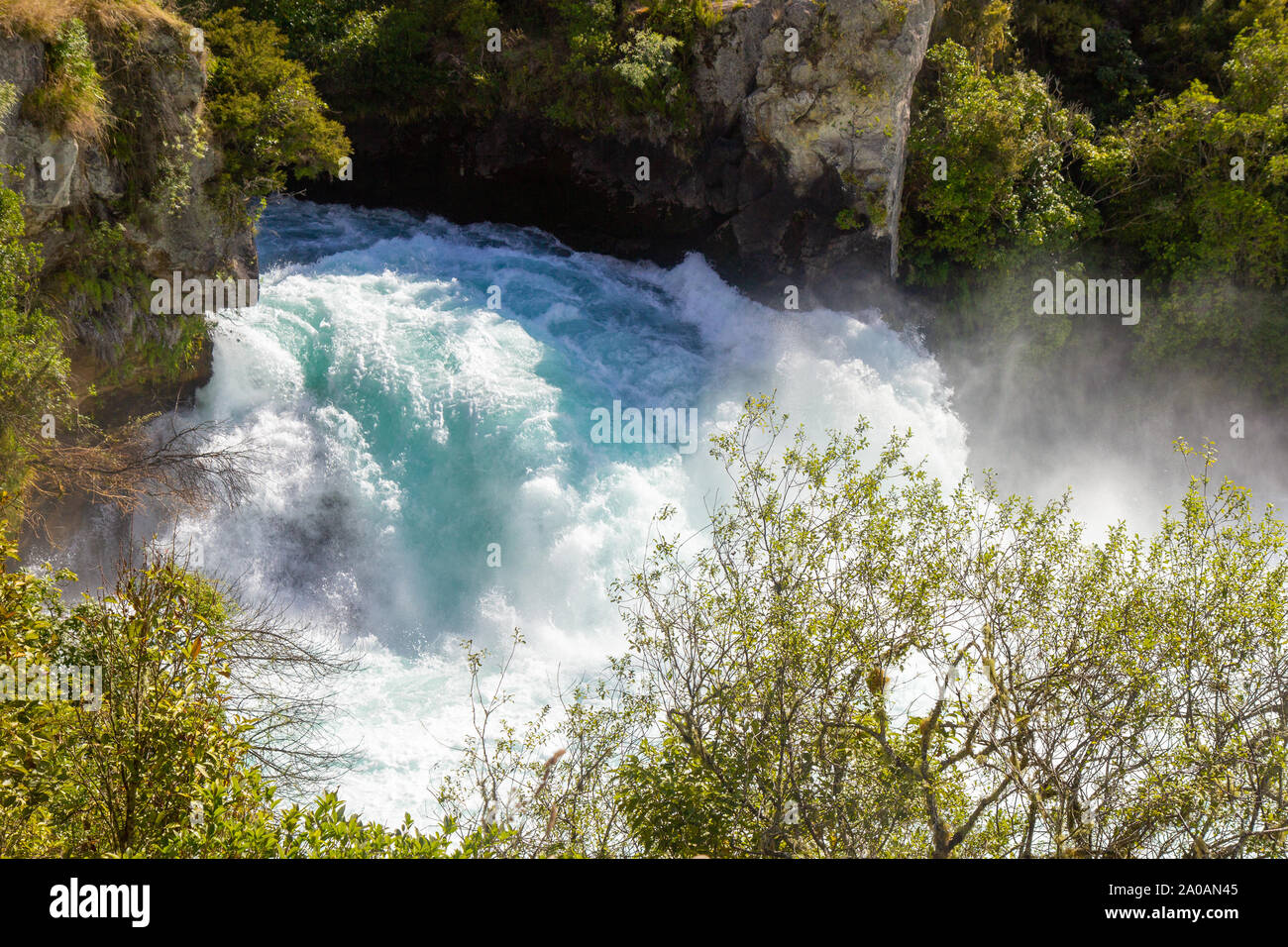 Las Cataratas Huka son un conjunto de cascadas en el río Waikato