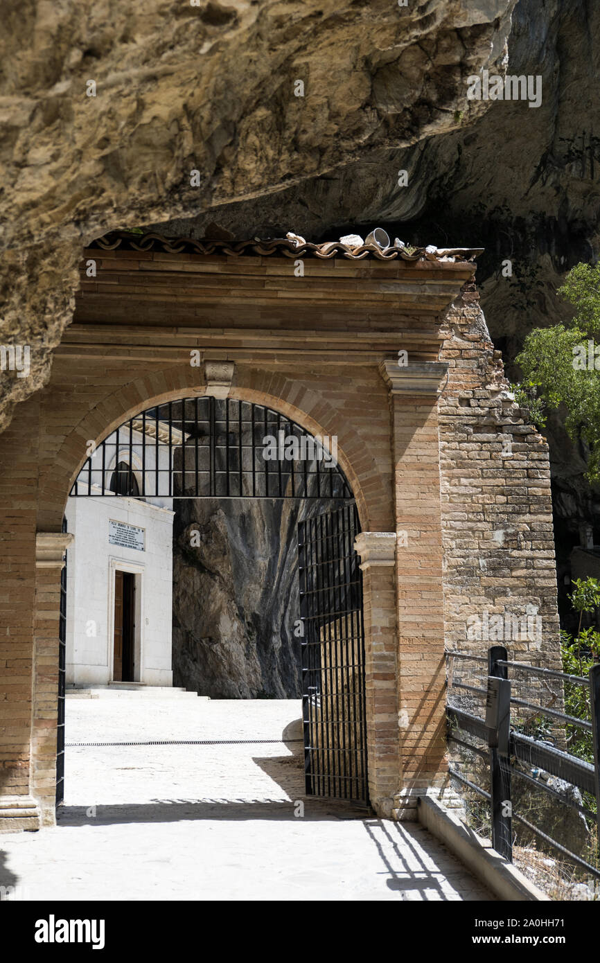 Santa maria infra saxa fotografías e imágenes de alta resolución Alamy