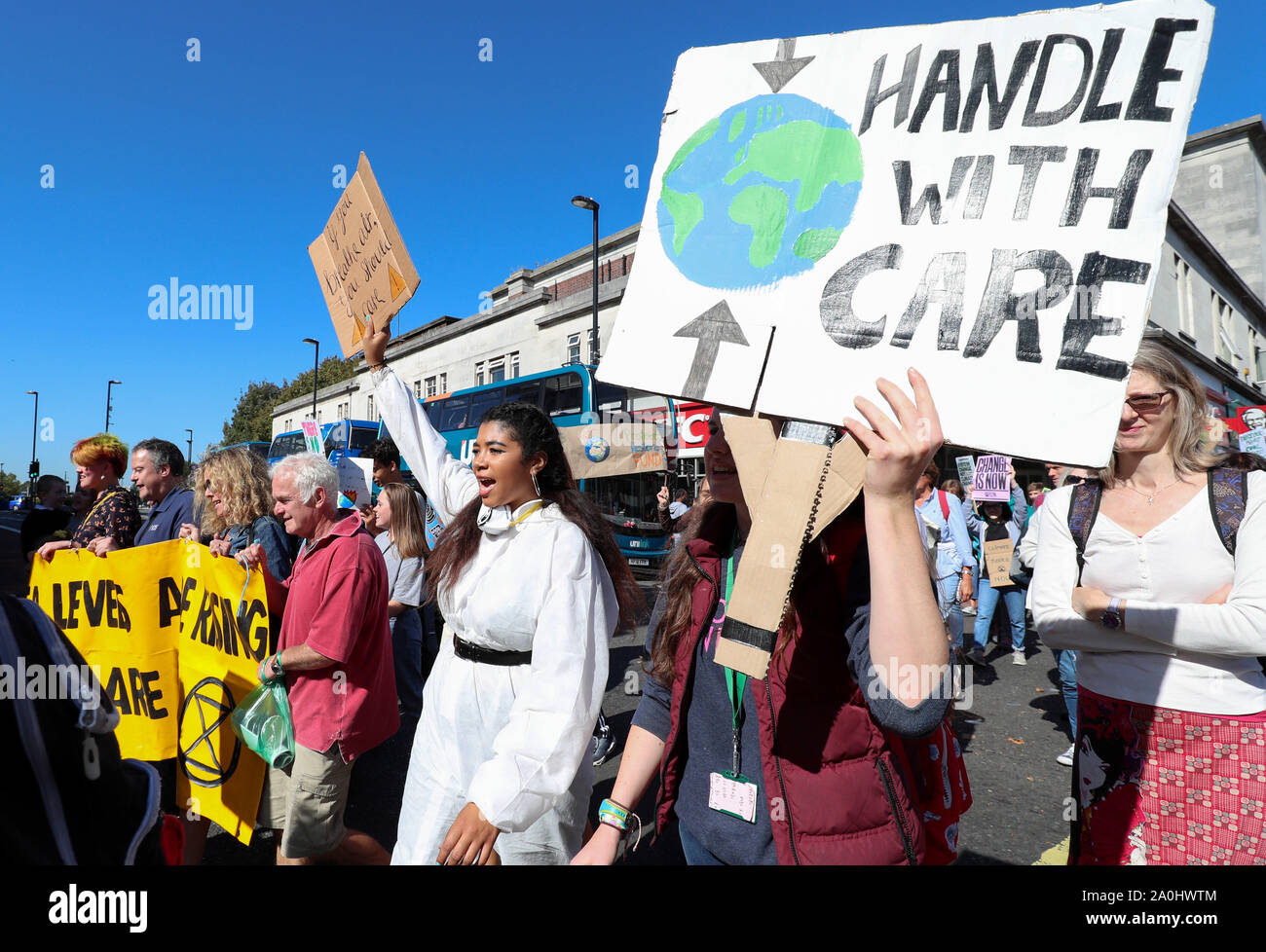 Southampton, Reino Unido, 20 de septiembre de 2019. Extinción rebelión y cambio climático Activistas marchan a través de las calles de Southampton, como parte de la Huelga Mundial de protesta internacional. Stuart Martin crédito/Alamy Live News Foto de stock