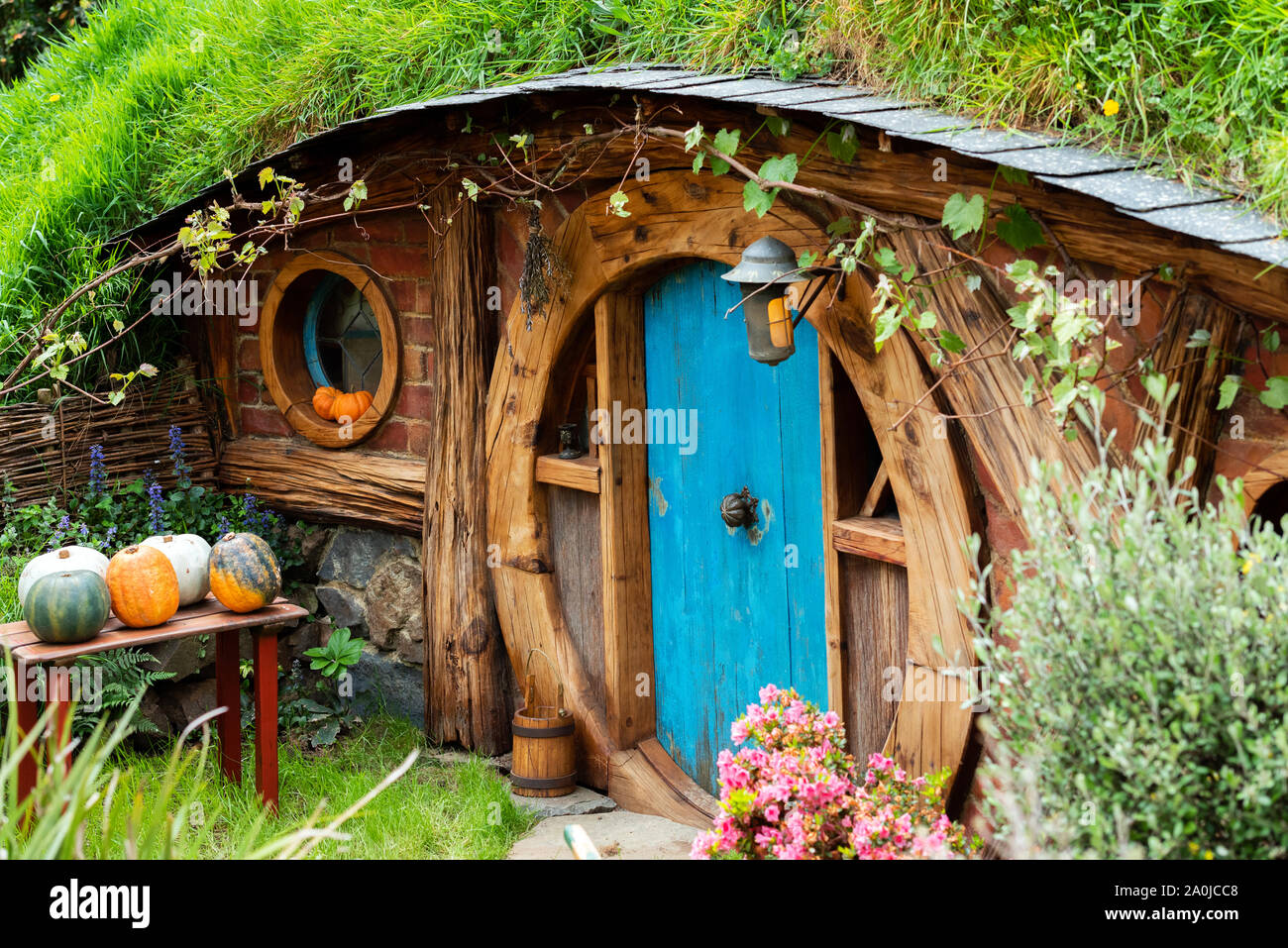 MATAMATA, NUEVA ZELANDIA - Octubre 10, 2018: Hobbit House, Hobbiton Movie Set Foto de stock