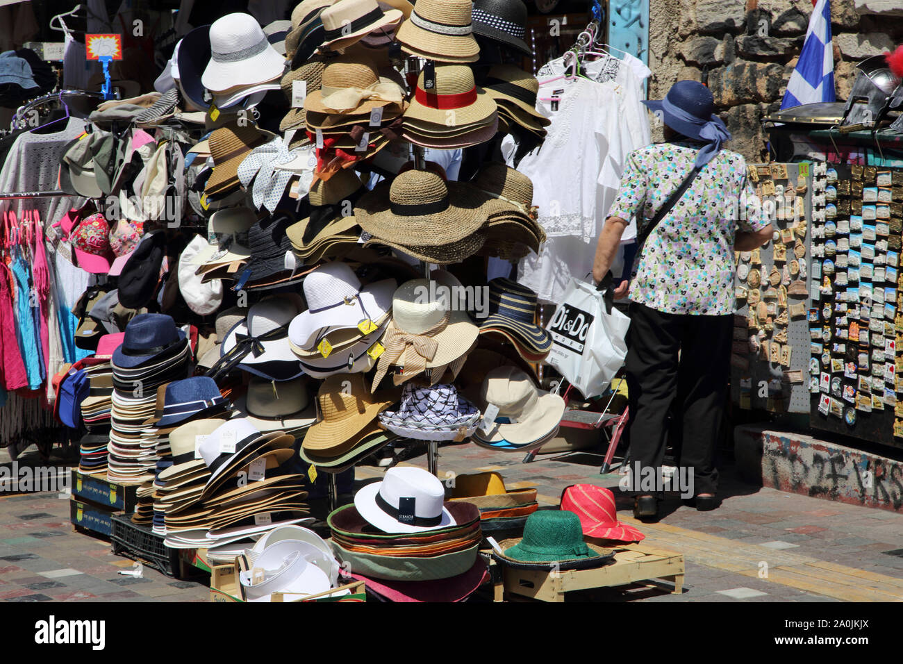 Sombreros de mercado fotografías e imágenes de alta resolución - Alamy