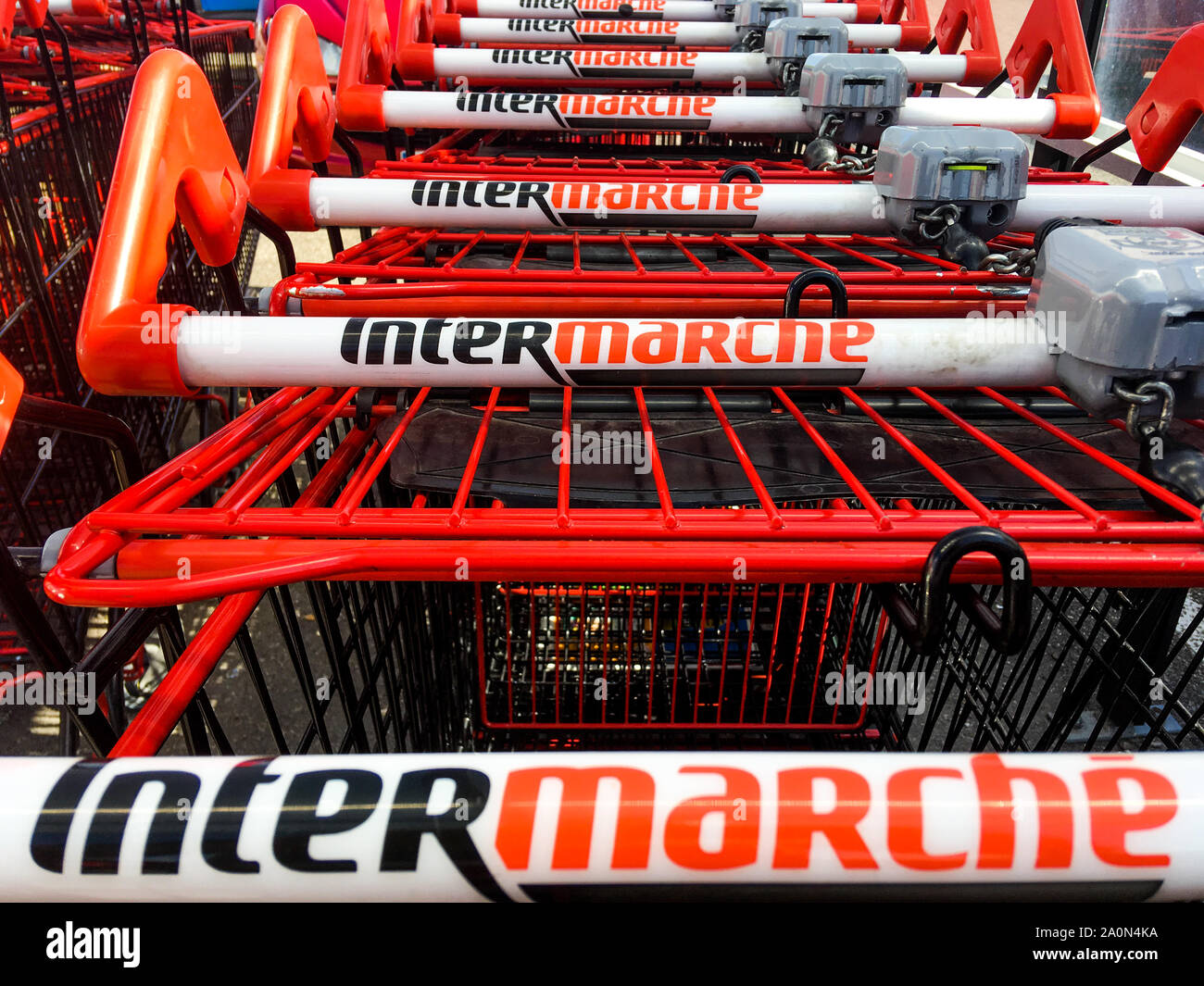 Shopping Carts, Intermarché supermercado, Lyon, Francia. Foto de stock