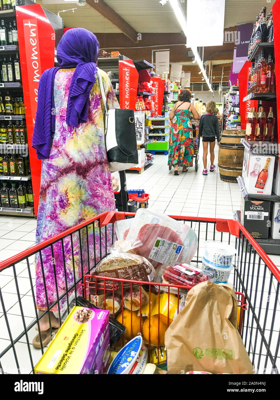 Las compras en el supermercado, Lyon, Francia. Foto de stock