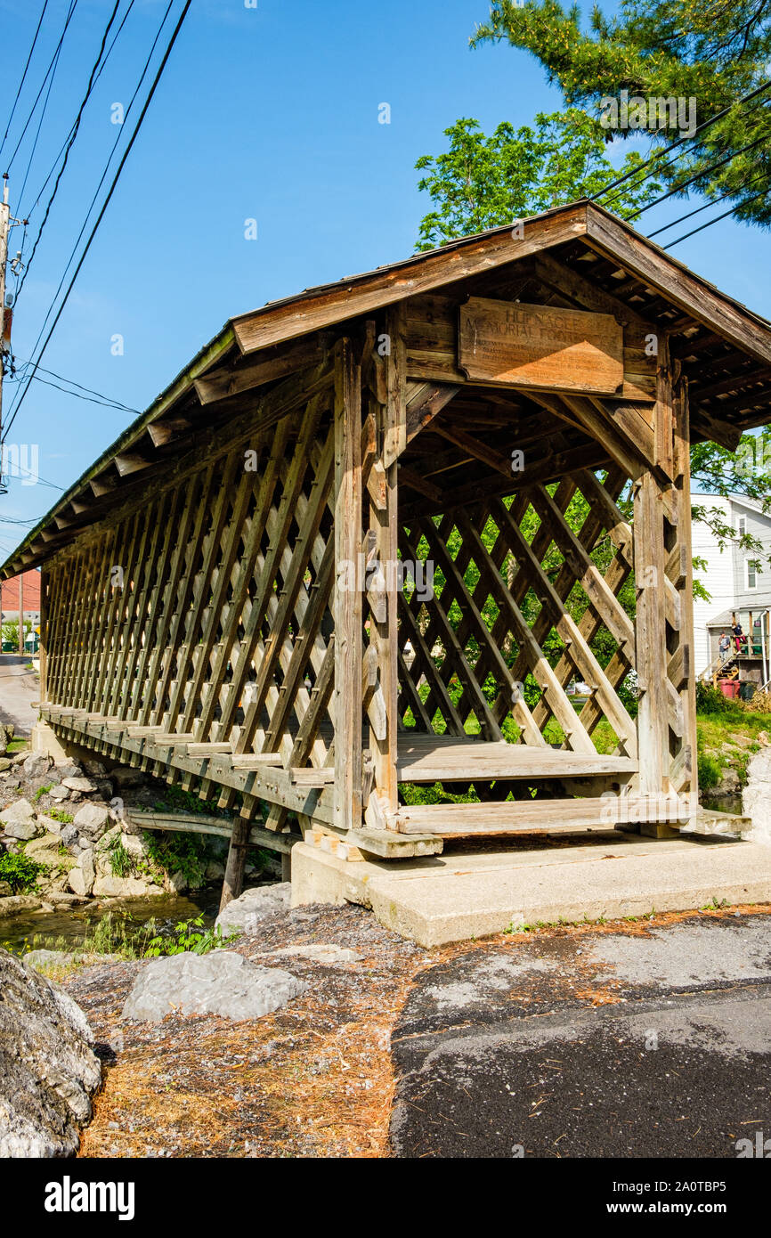 Gordon Hufnagle Memorial Park puente cubierto, Lewisburg, Pennsylvania Foto de stock
