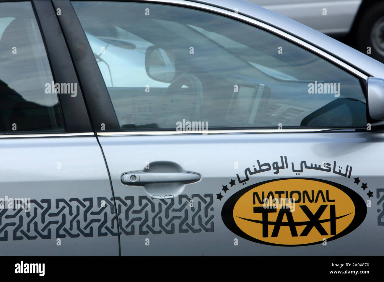 Taxi nacional. Abou Dhabi. Emirats Arabes Unis. / Taxi Nacional. Emirato de Abu Dhabi. Foto de stock